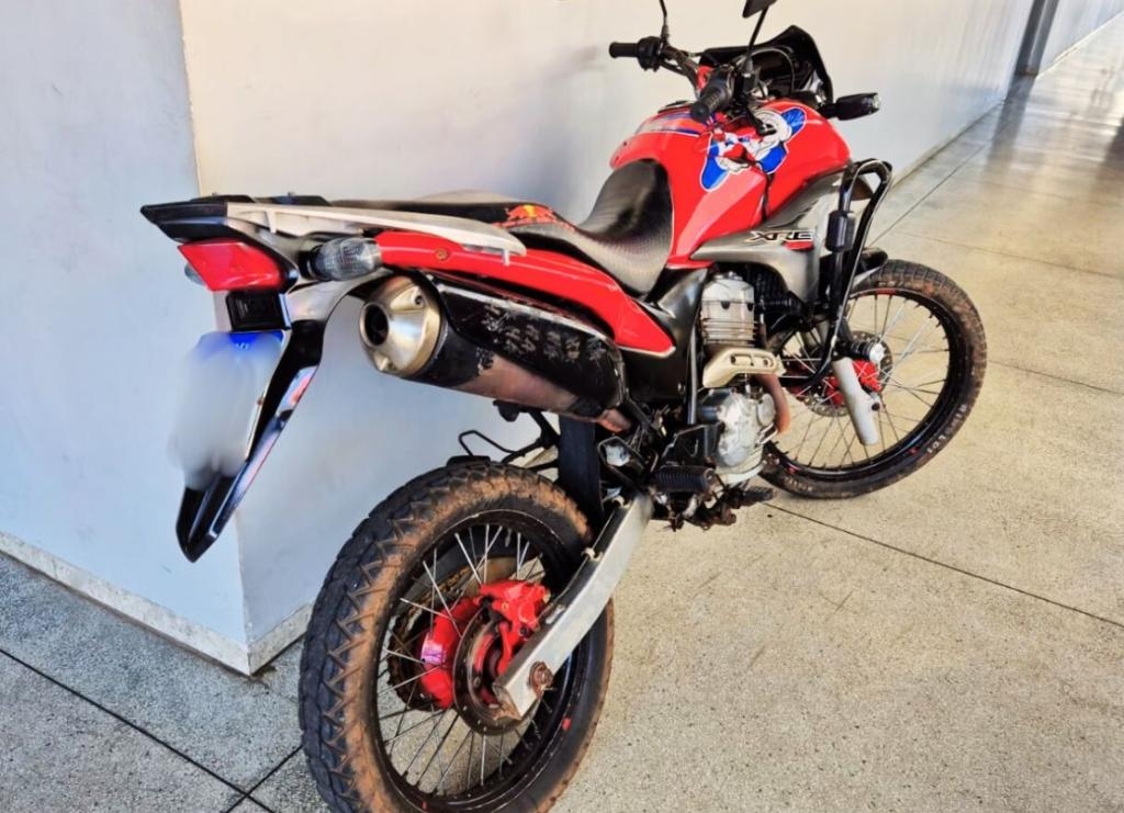 Pol�cia Militar recupera motocicleta furtada e prende faccionado em Barra do Gar�as