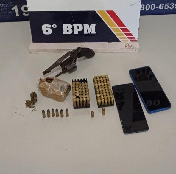PM det�m quatro faccionados, apreende arma de fogo e 89 muni��es