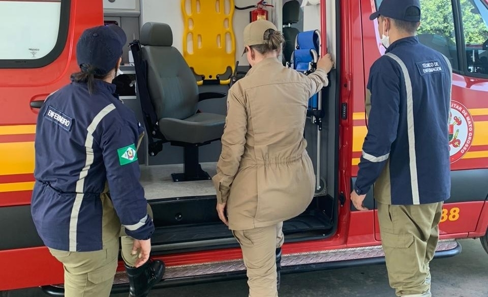 Beb� de apenas 10 meses � socorrido por bombeiros ap�s se engasgar com pedra