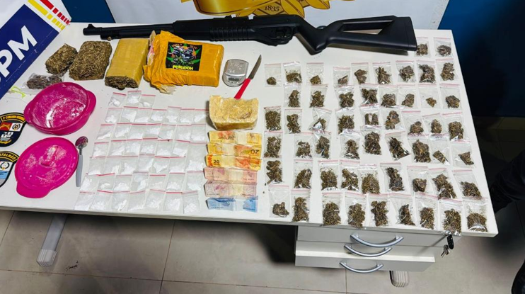 Faccionado � preso por tr�fico com 100 por��es de drogas em Alta Floresta