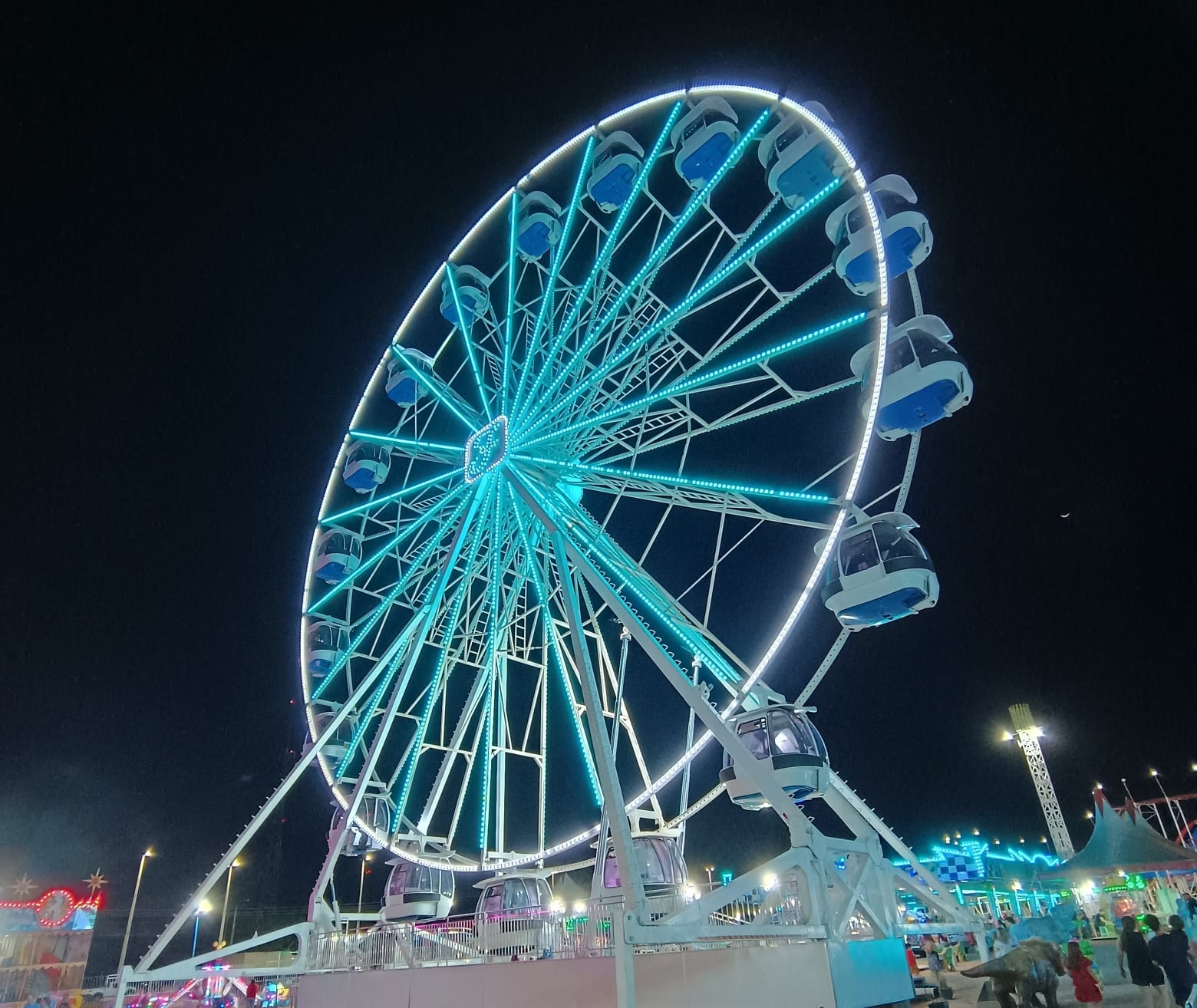 Roda-gigante trava ap�s princ�pio de inc�ndio e causa p�nico na Expoagro em Cuiab�