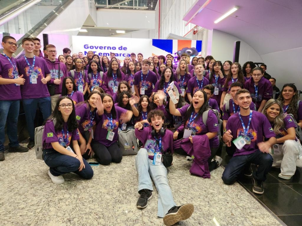 Estudantes selecionados para interc�mbio compartilham expectativas para viagem a Inglaterra