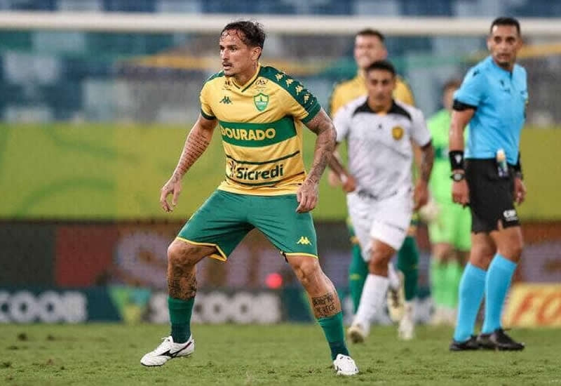 Gois e Cuiab se enfrentam neste sbado em duelo decisivo pela Srie B  