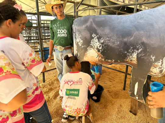 Meninas do Programa Siminina vivenciam experincia educativa na Expoagro em Cuiab