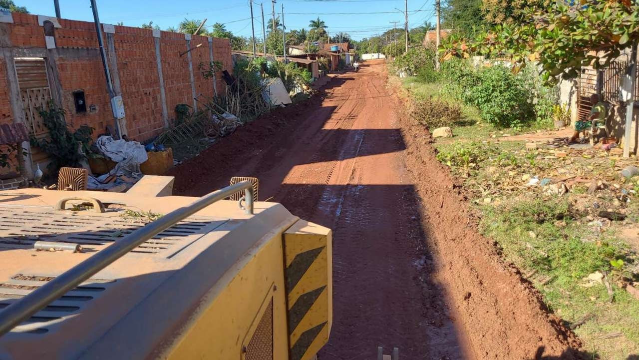 Via��o e Obras intensifica servi�os de recupera��o vi�ria em diversos bairros de V�rzea Grande