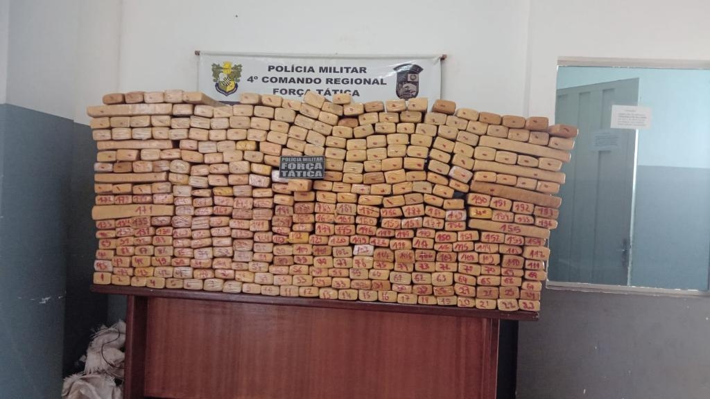 For�a T�tica tira de circula��o 391 tabletes de maconha em Rondon�polis; drogas apreendidas pesam cerca de 490 kg