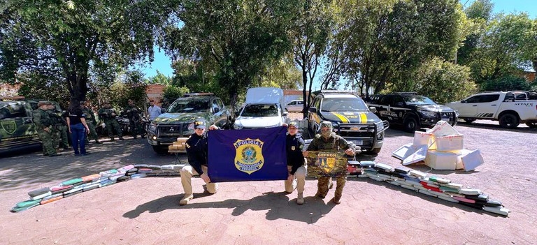 Mais de 279 kg de drogas s�o apreendidos em opera��o conjunta da PRF e GEFRON na BR-070