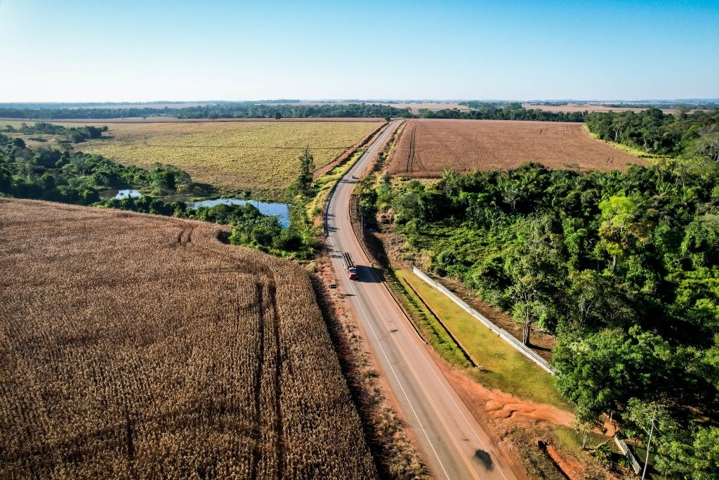 Governo de MT vai superar meta e entregar mais de 6.000 km de asfalto novo em rodovias at� final de 2025