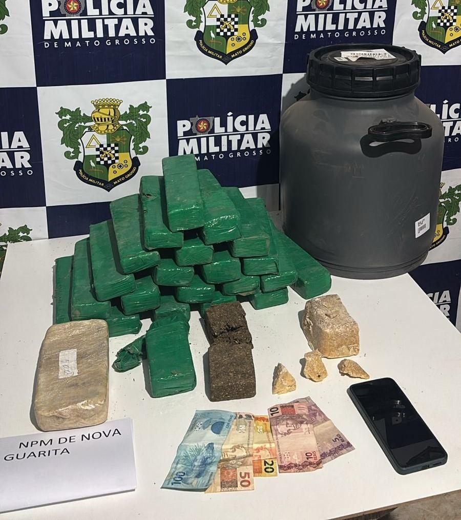 PM apreende 22 tabletes de entorpecentes e prende suspeito em flagrante por tr�fico saindo de propriedade rural