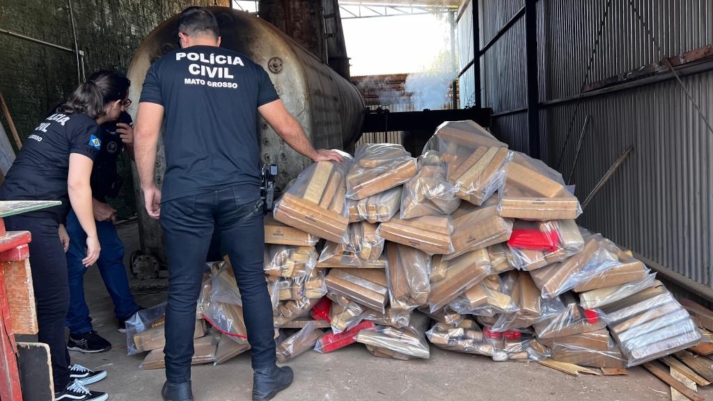 Pol�cia Civil incinera mais de 900 kg de maconha apreendidos em a��o contra fac��o em Rondon�polis