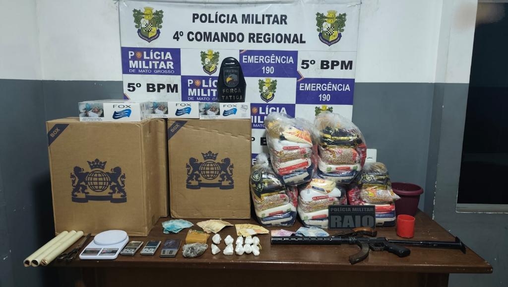 PM apreende carregamento de cigarro, armas e prende faccionado com passagens criminais