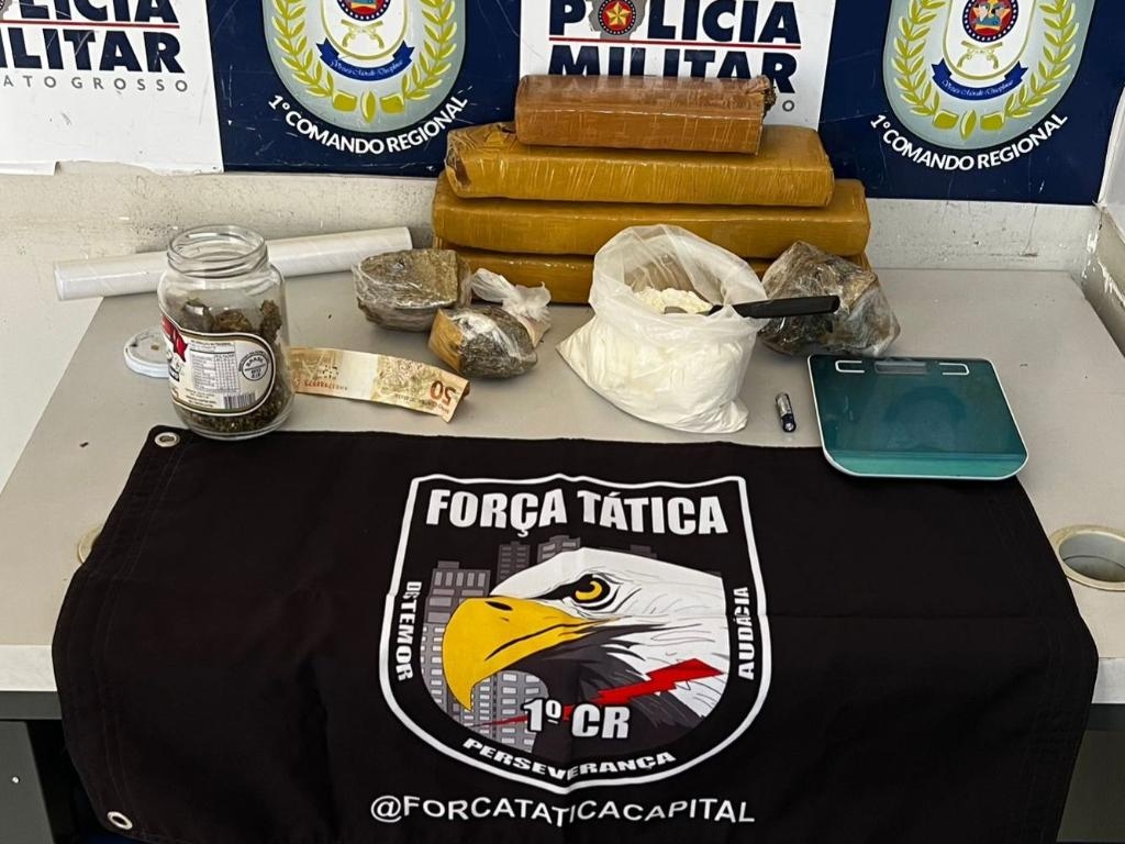 Homem � preso pela For�a T�tica com tabletes e por��es de maconha em Cuiab�
