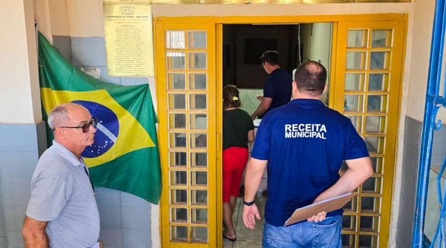 Auditores fiscais realizam operao para fiscalizar estabelecimentos educacionais em Vrzea Grande 