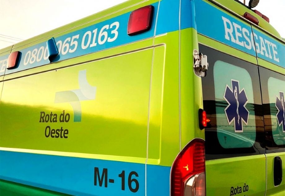 Acidente entre dois carros deixa cinco feridos e interdita trecho da BR-364 