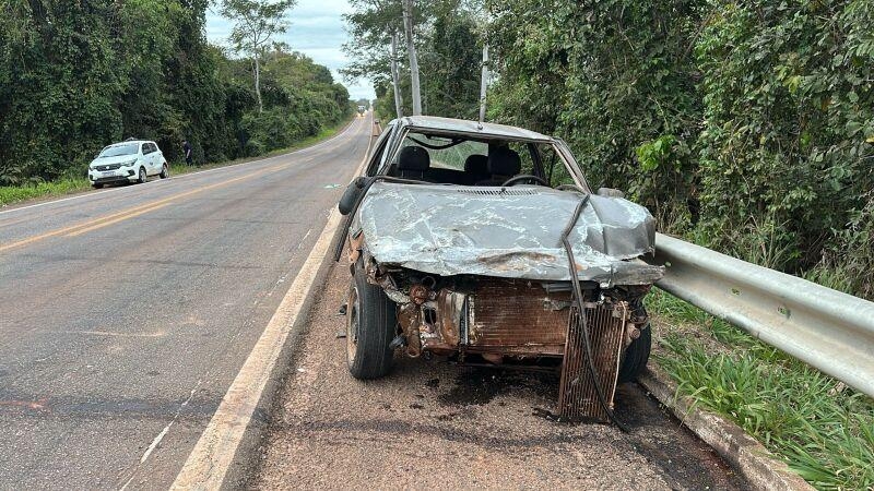 Colis�o com capivara causa capotamento e deixa feridos na BR-174