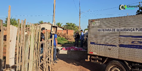 Mulher � morta com facadas e tiros em ponto de tr�fico
