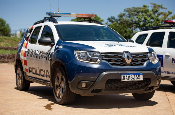 Pol�cia Militar localiza carro roubado e prende dupla suspeita por latroc�nio de idoso