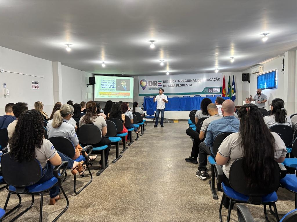 Seduc alinha metas do ano letivo e ouve demanda de gestores e professores do polo regional de Pontes e Lacerda
