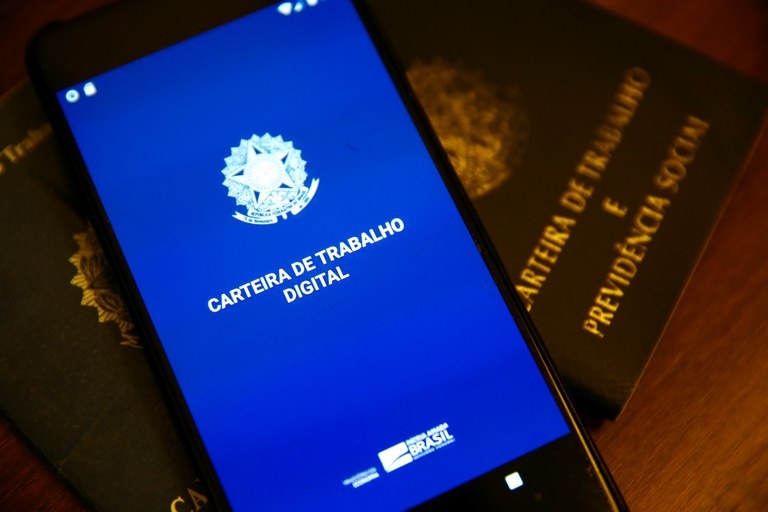 Desemprego atinge menor n�vel da hist�ria e Brasil bate recorde de carteira assinada, aponta IBGE