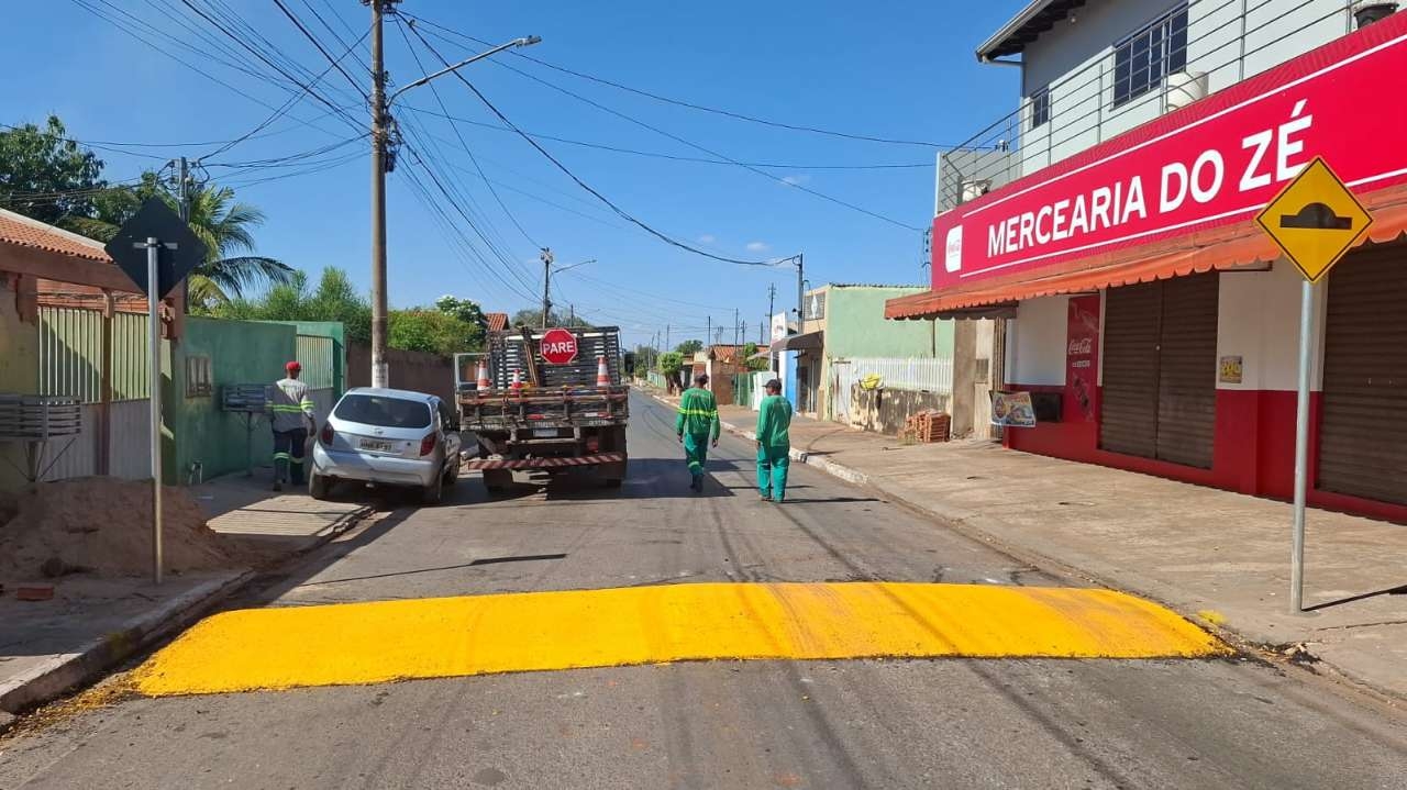 Vrzea Grande intensifica instalao de quebra-molas para garantir mais segurana viria