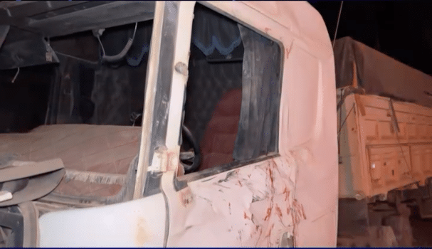 Motorista fica ferido aps carreta sair da pista na MT-423