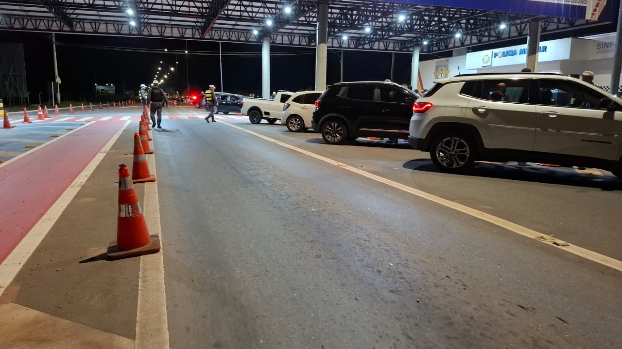 Opera��o Lei Seca termina com quatro condutores presos e 18 ve�culos removidos na Estrada de Chapada