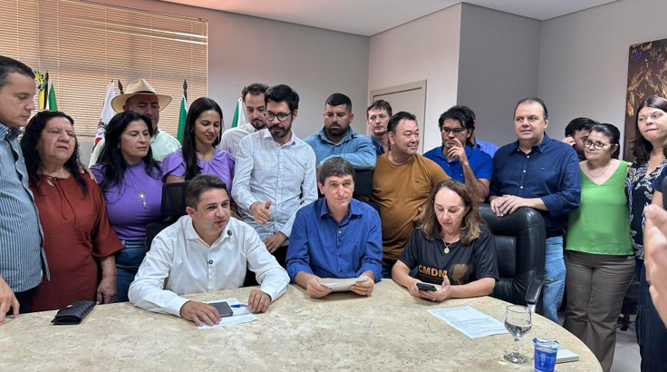 Governo de MT recebe indicao de terrenos que permitiro a construo de 2 mil moradias em Tangar da Serra