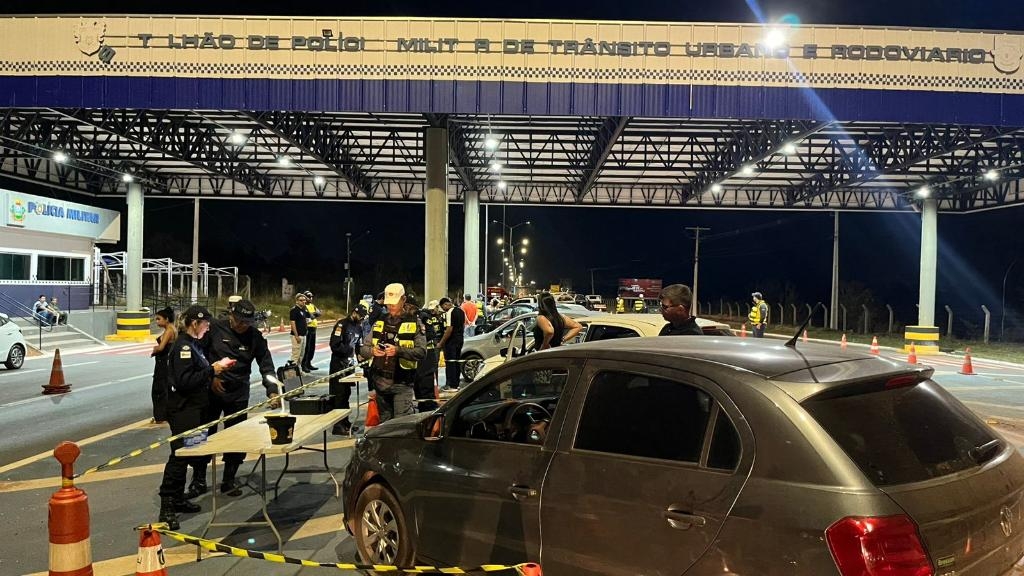 Lei Seca prende quatro condutores e remove 22 ve�culos na estrada de Chapada dos Guimar�es