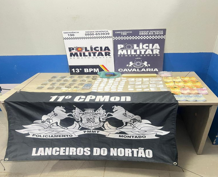 Cavalaria da PM prende tr�s faccionados por tr�fico de drogas e apreende 82 por��es de entorpecentes
