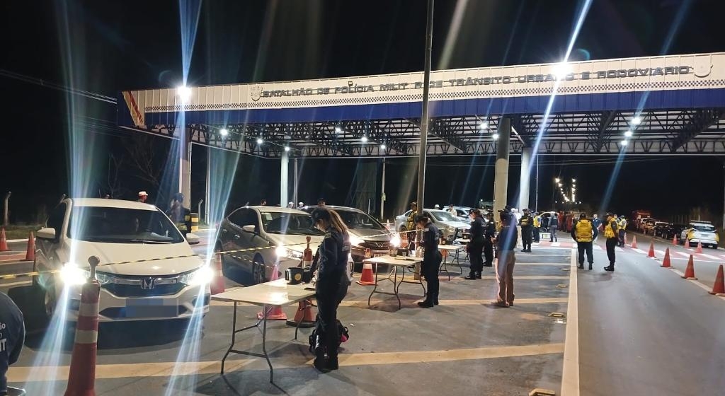 Opera��o Lei Seca termina com 17 ve�culos removidos e uma pris�o por embriaguez em Cuiab�