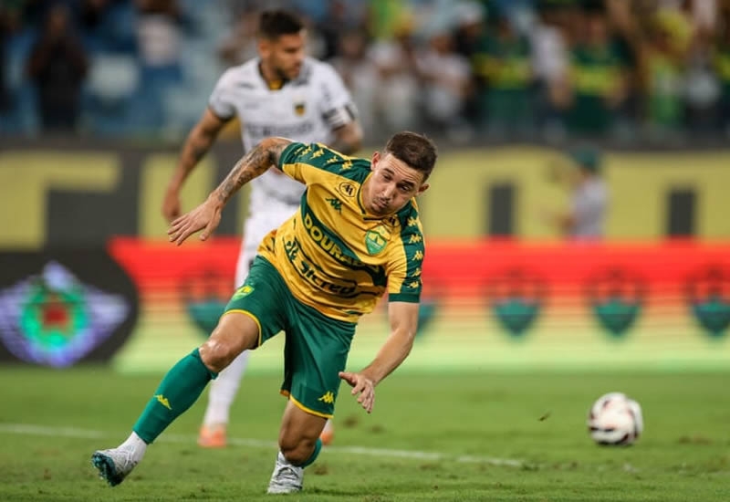 Com gol de estreante, Cuiab� supera o Volta Redonda e segue firme na briga pelo G-4  