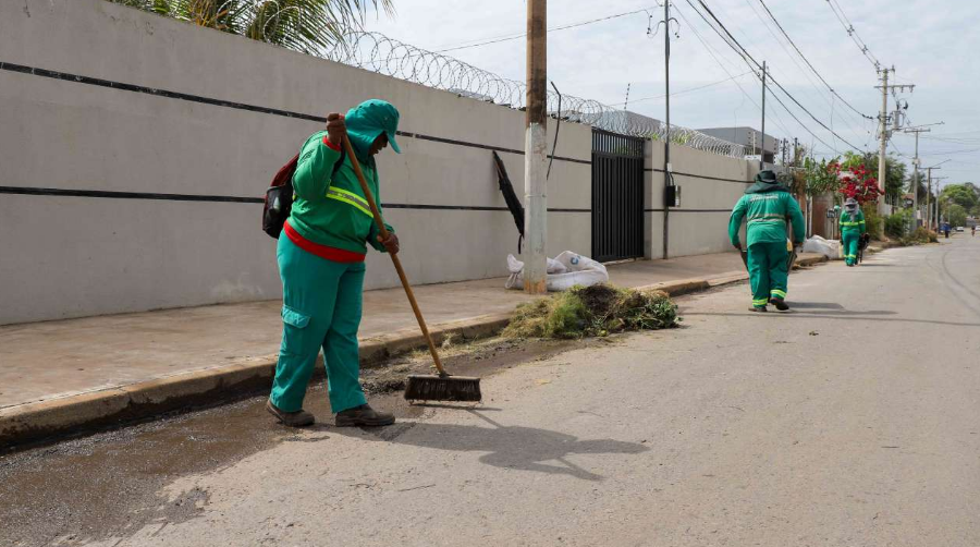 Ao da Prefeitura leva servios de limpeza e manuteno a bairros de Vrzea Grande
