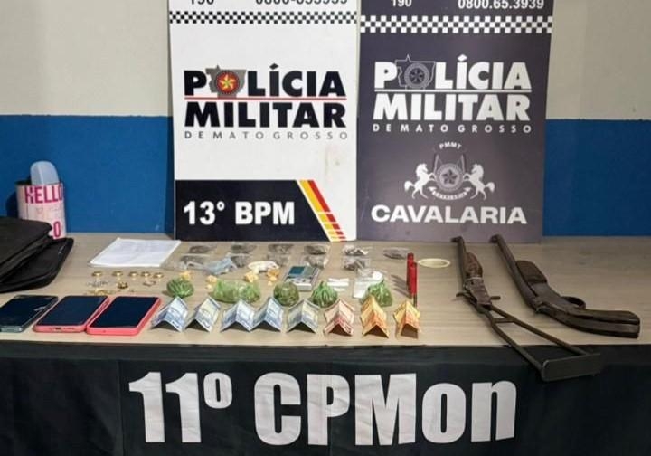 Cavalaria da PM prende tr�s faccionados com 49 por��es de entorpecentes, armas e muni��es