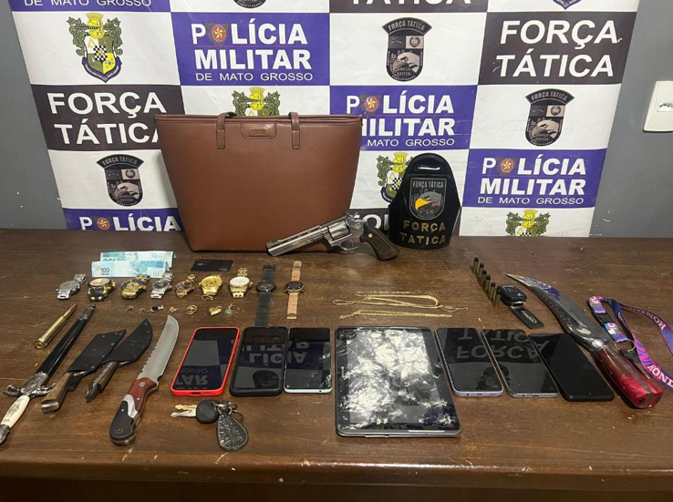 Trio � preso por roubo e porte ilegal de arma durante opera��o em Rondon�polis
