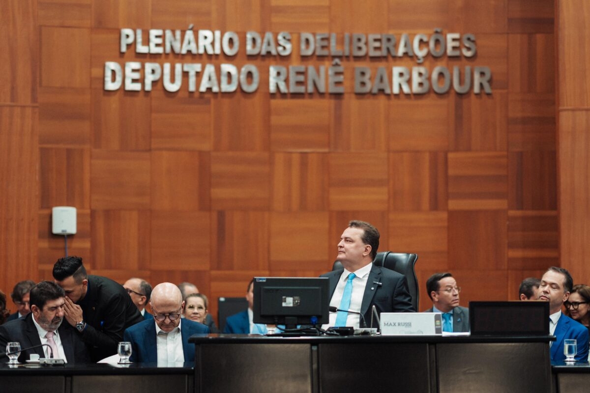 Max Russi marca os 190 anos da ALMT com discurso de responsabilidade