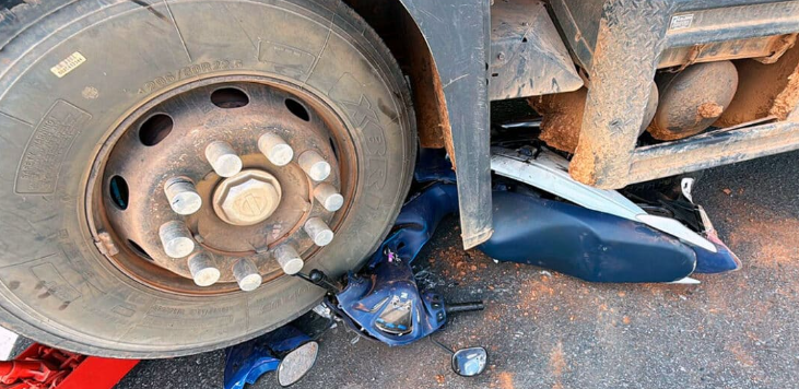 Acidente na BR-163 em Sorriso deixa passageira de moto ferida