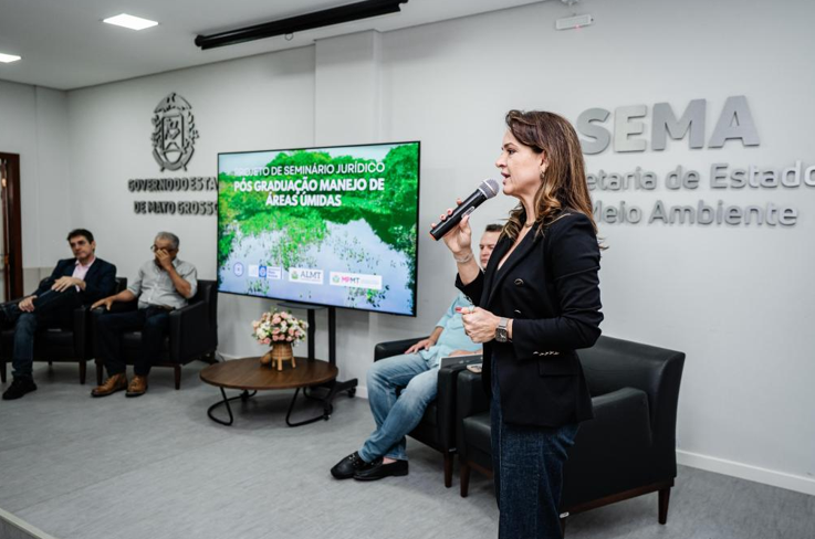 Sema finaliza curso de p�s-gradua��o com debate jur�dico sobre gest�o de �reas �midas em MT