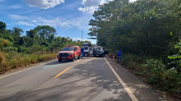 Coliso entre dois carros na MT-208 deixa trs mortos e trs feridos 