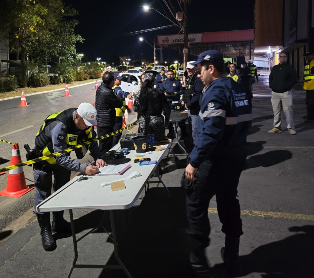 Operao Lei Seca prende 11 condutores alcoolizados e remove 29 veculos em Cuiab