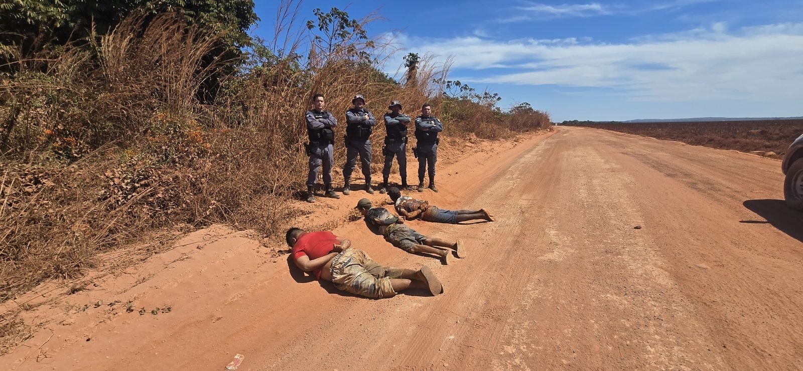 Trio acusado de latroc�nio � preso ap�s persegui��o da PM 