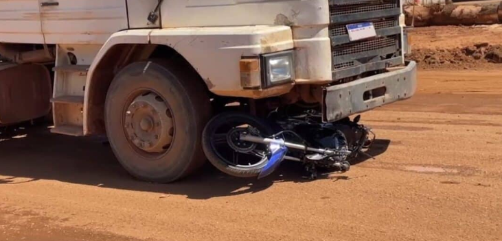  Jovem de 17 anos morre em coliso entre moto e carreta na BR-163