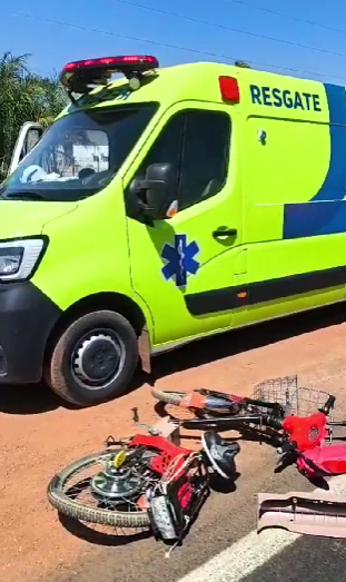 Mulher em bicicleta eltrica  atropelada por caminho e fica gravemente ferida na BR-163