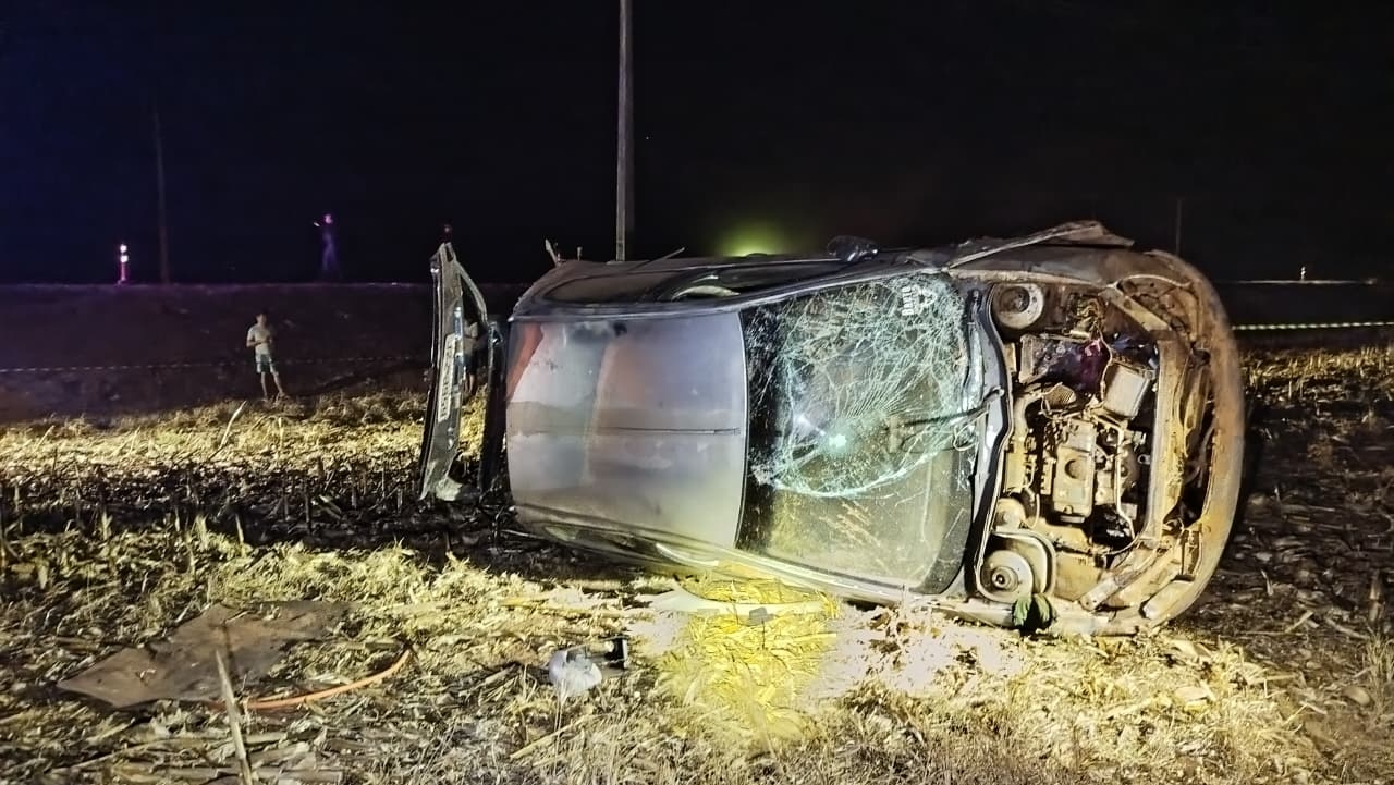Motorista morre aps capotamento na MT-449 
