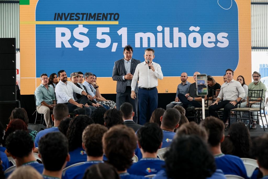 Governador anuncia licita��o e 100% das escolas estaduais ter�o quadras