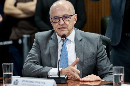 Pivetta diz que governo estuda compensa��o por perdas salariais de servidores