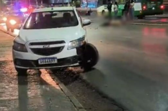 Motociclista venezuelano morre ao bater em carro durante tentativa de ultrapassagem em Cuiab