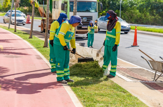 Avenida dos Trabalhadores recebe operao de limpeza e manuteno em Cuiab