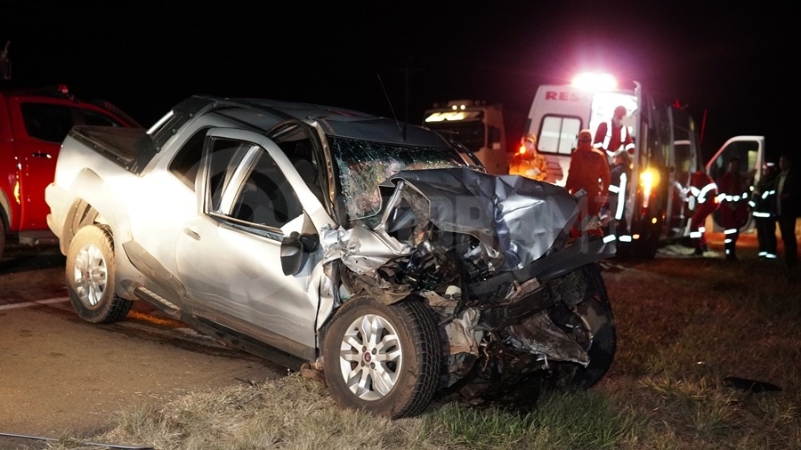 Idoso fica ferido aps coliso entre Fiat Strada e carreta na MT-130 em Rondonpolis