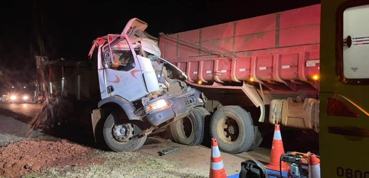 Caminhoneiro morre em coliso na BR-163