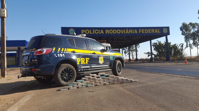Mais de 45 kg de coca�na s�o apreendidos em fiscaliza��o da PRF em Alto Gar�as